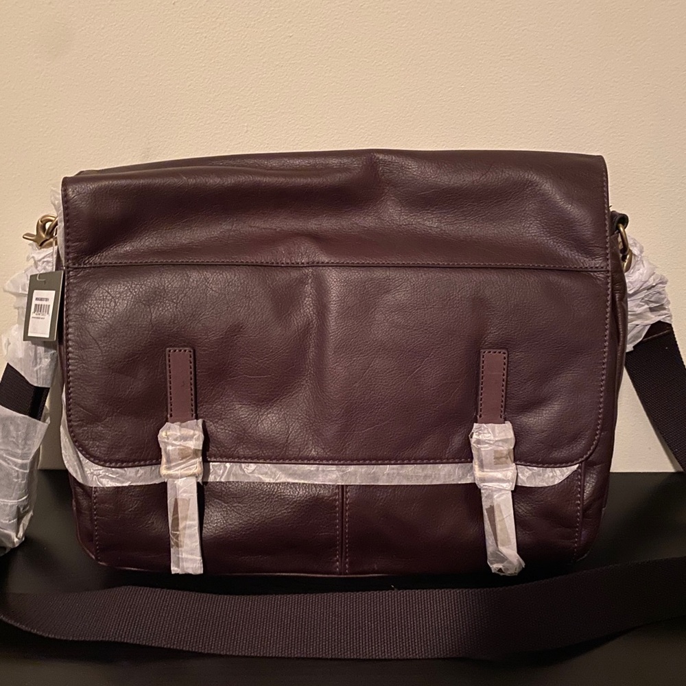 - Fossil Defender unisex messenger bag dark …